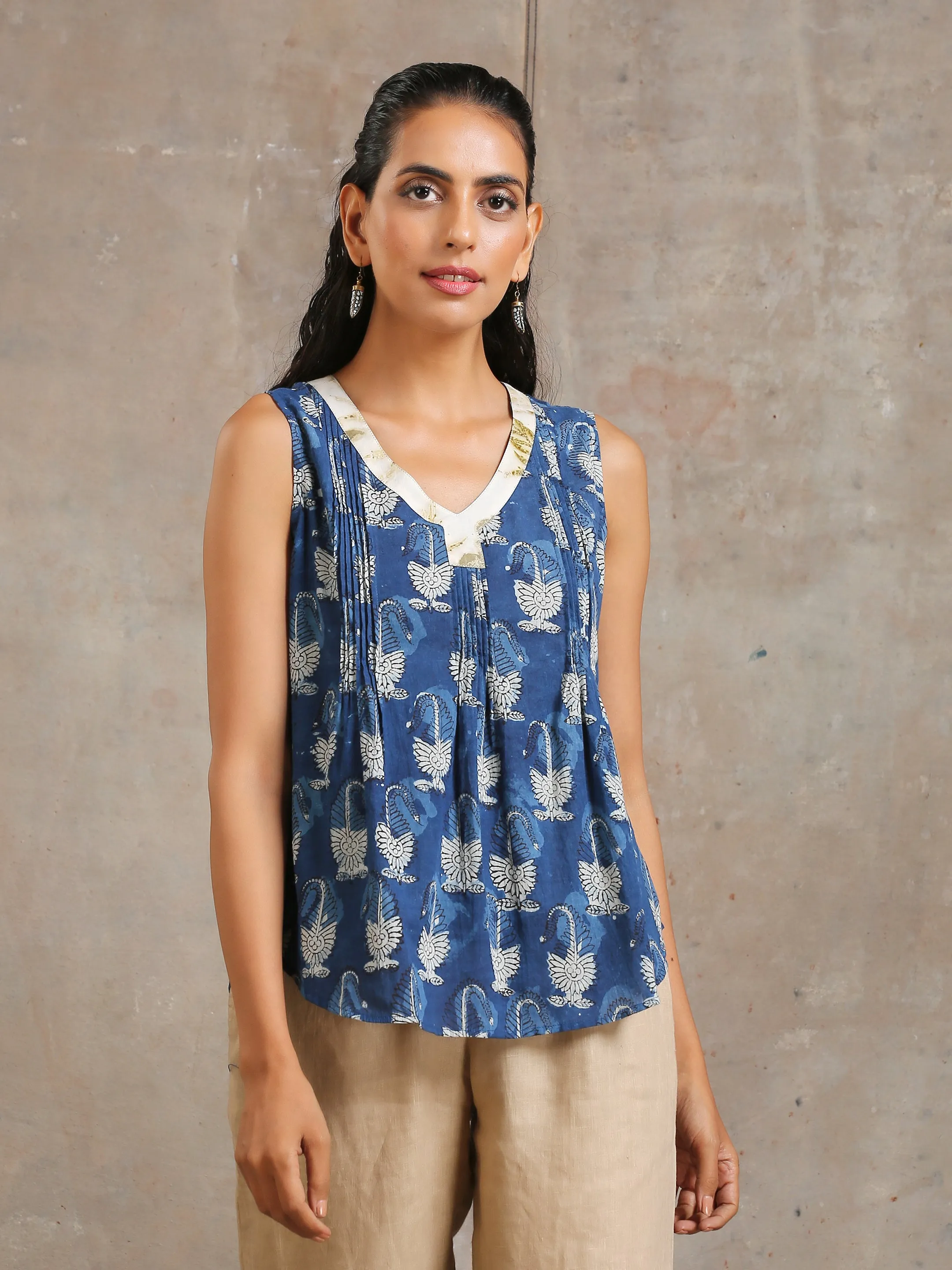 Women' s Blue Oak Top